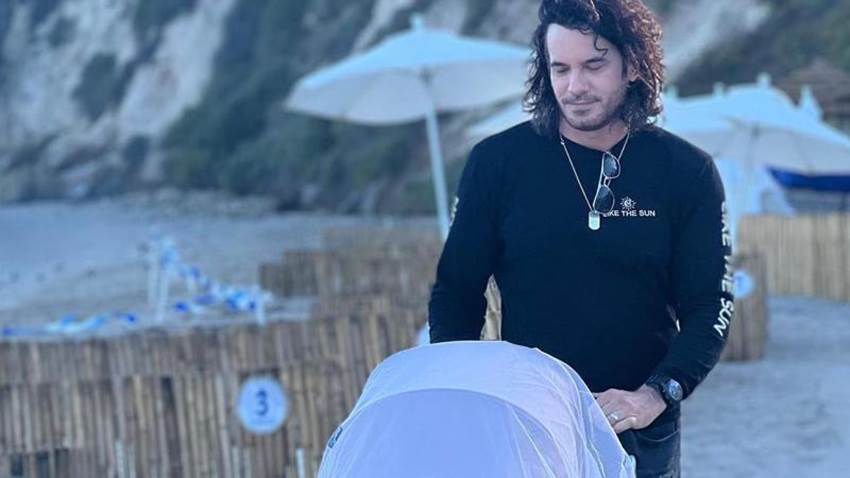 Mario Cimarro provoca suspiros con sus fotos navideñas junto a su bebita