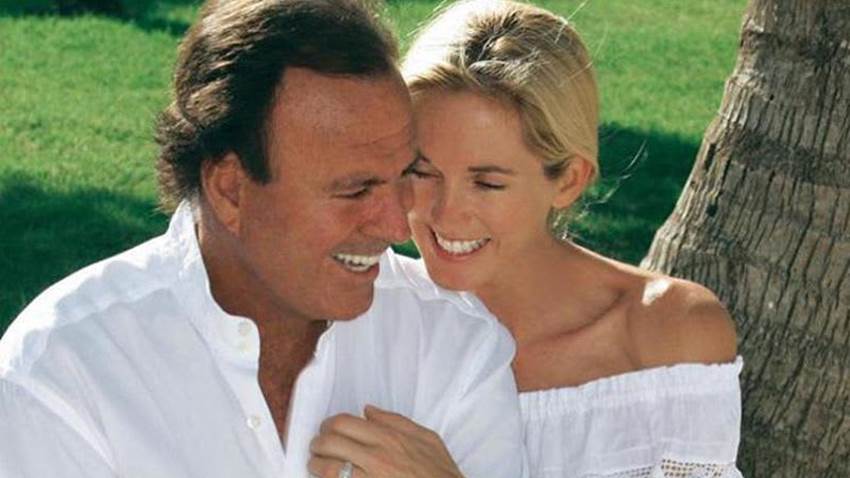 Julio Iglesias regresa a las redes sociales para felicitar a su amada Miranda