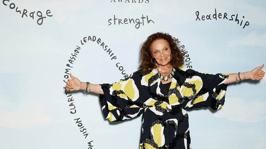 Diane von Furstenberg, sobre su gloriosa carrera y su matrimonio con Barry Diller: “¡La ropa sale del armario, los hombres salen del armario!”