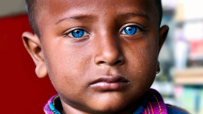 Una tribu indonesia tiene increíbles ojos que cambian de color, la ciencia explica por qué