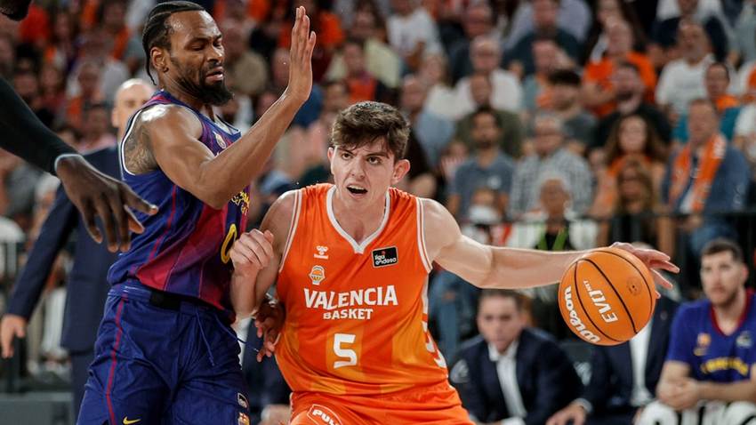 El Valencia aplasta al Barcelona y ya se siente Intocable bajo la coraza del Roig Arena