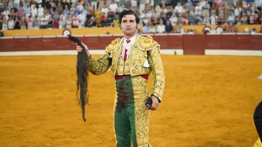 Morante de la Puebla sufre una cornada extensa en Pontevedra