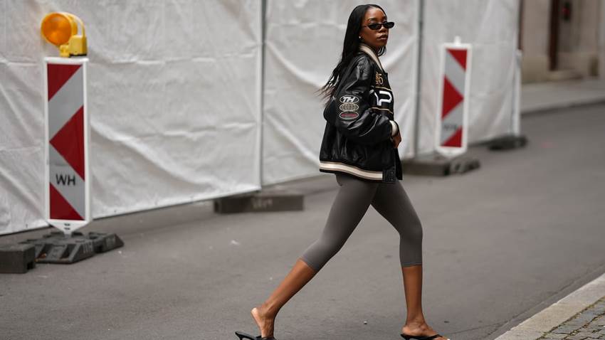 Con lunares, hombreras o chanclas: los secretos de cómo llevar el pantalón capri en 2025