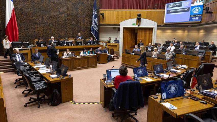 El Congreso chileno despacha a ley el último presupuesto presentado por el presidente Gabriel Boric