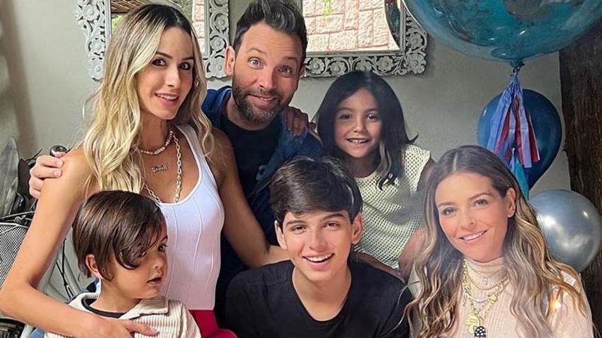 Grettell Valdez y Pato Borghetti, unidos para presenciar el debut de su hijo Santino en teatro musical