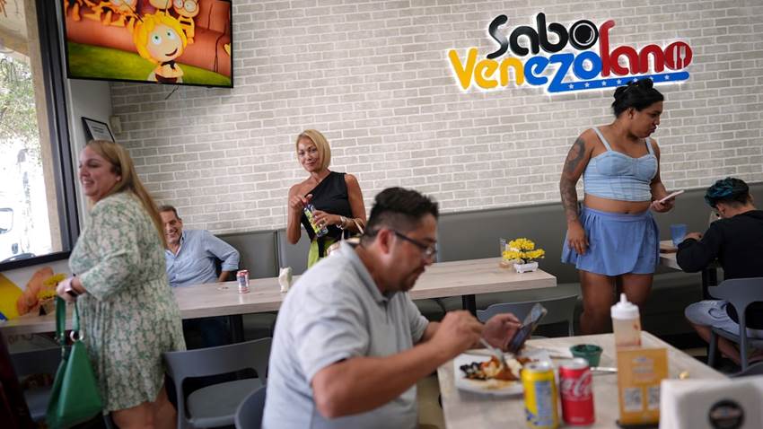 Un juez federal suspende su decisión sobre el TPS de los venezolanos y deja a miles de inmigrantes en vilo