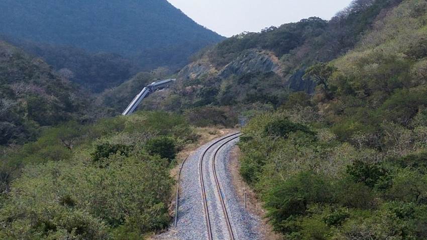 El descarrilamiento del Tren Interoceánico alimenta las críticas de la oposición y señalamientos contra el proyecto