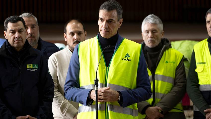 Sánchez promete esclarecer las causas del accidente y destaca que “el Estado actúa unido”