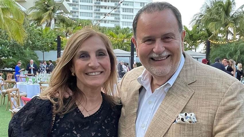 Raúl de Molina celebra el cumpleaños del amor de su vida: su esposa Mily