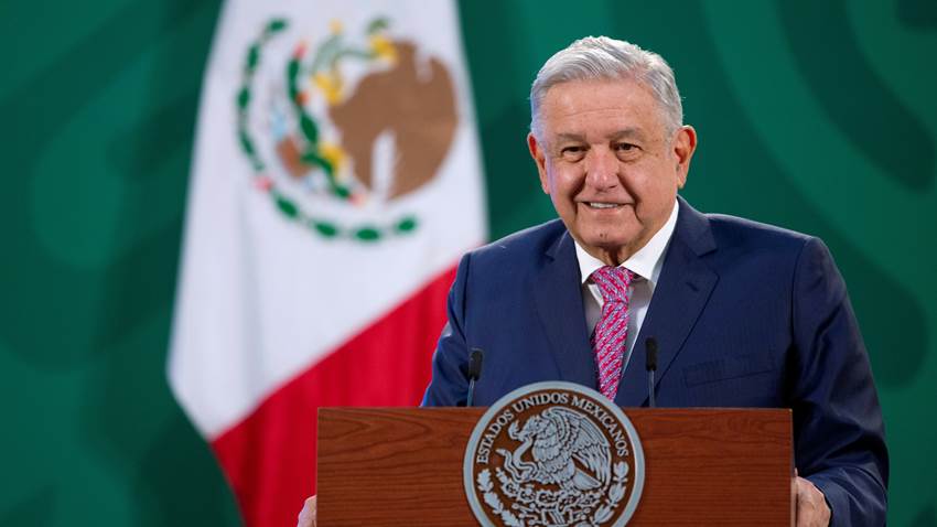 México valora regular redes sociales