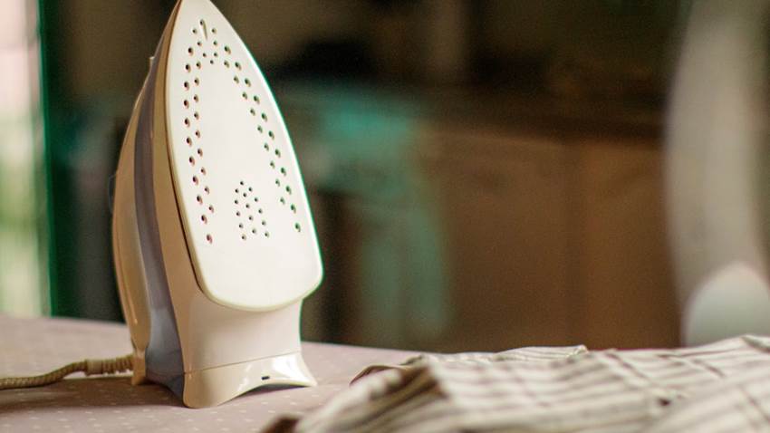 ¿Pereza, rebeldía o sostenibilidad? Por qué cada vez más jóvenes han dejado de planchar