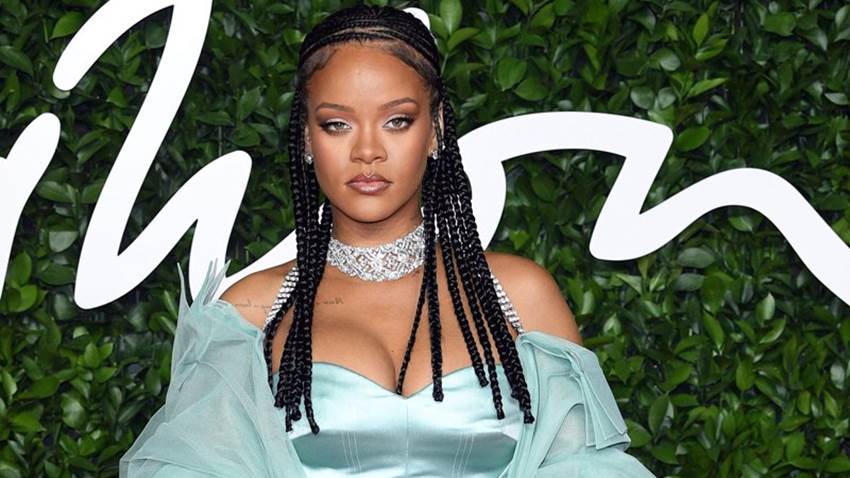 Rihanna es reconocida como ‘héroe nacional’ en la nueva república de Barbados