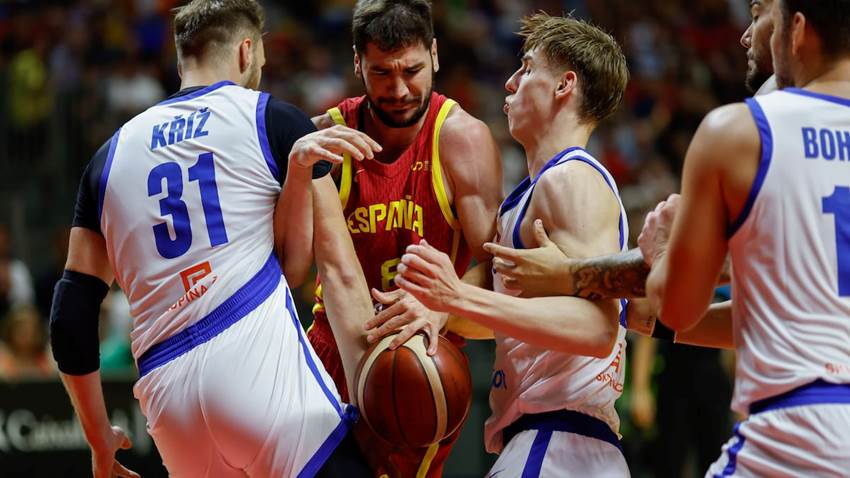 España recupera el tono ante República Checa