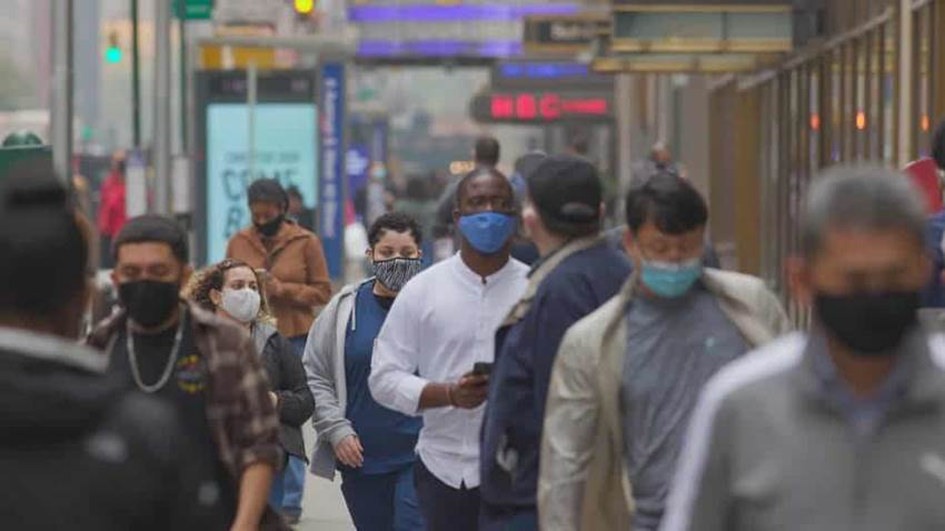 Los CDC recortan el tiempo de aislamiento y cuarentena por el COVID-19 en Estados Unidos