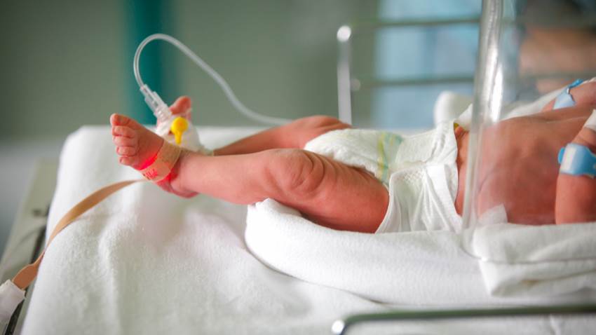Fallecen más bebés por COVID-19 en el Brasil que en los Estados Unidos