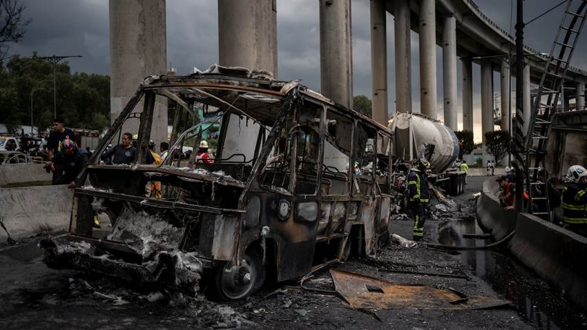 Suben a 15 los muertos por la explosión de la pipa de gas en el puente de la Concordia de Iztapalapa