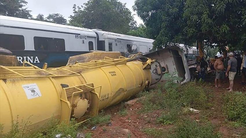 El tren interoceánico con 148 pasajeros choca en México con un tráiler sin dejar heridos