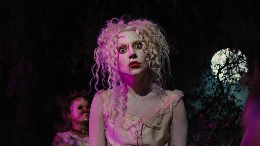Lady Gaga graba un video musical dirigido por Tim Burton en la isla de las Muñecas en Ciudad de México