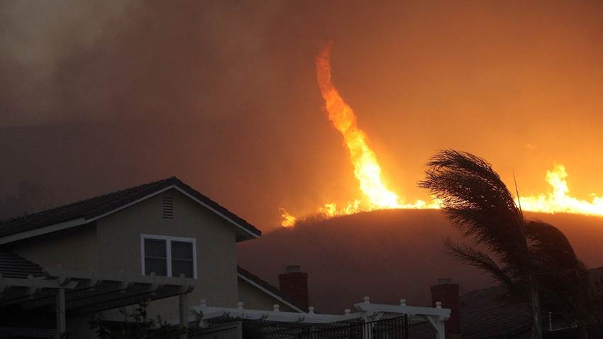 California presenció un tornado de fuego: las imágenes son aterradoras