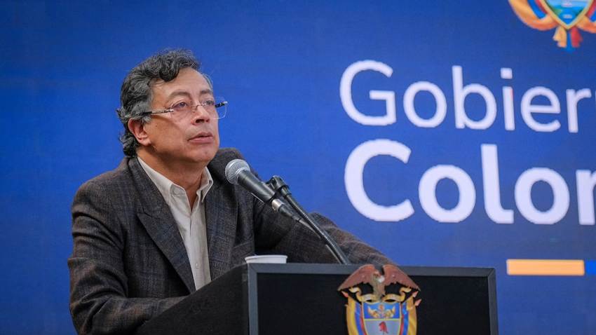 El presidente Petro arremete contra el sistema electoral mientras el registrador Penagos exige respeto y autonomía