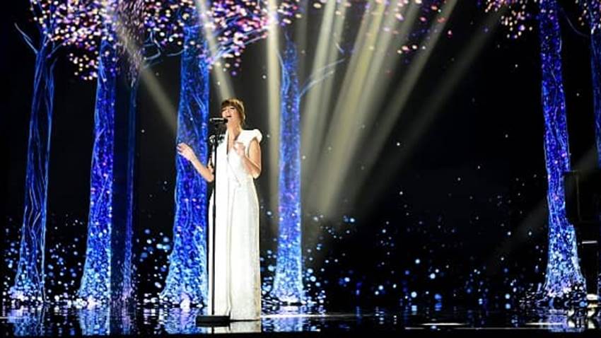 Vanesa Martín deslumbra y emociona en homenaje memorial de Los Goya 2021