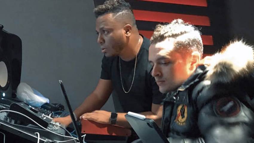 Voxhel el productor musical venezolano participa en nuevo el álbum de Yandel