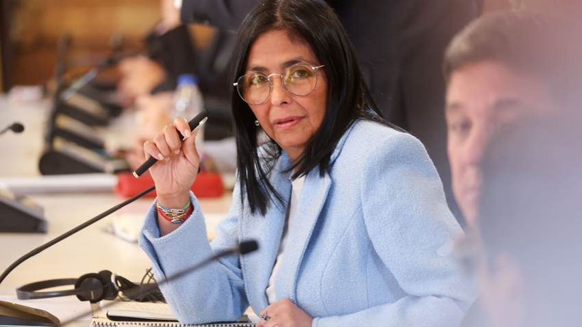 Delcy Rodríguez y Petro hablan por teléfono y acuerdan encontrarse “próximamente”