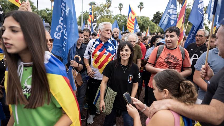 La ultraderecha de Sílvia Orriols gana protagonismo en la Diada y acusa de “sectaria” a la ANC